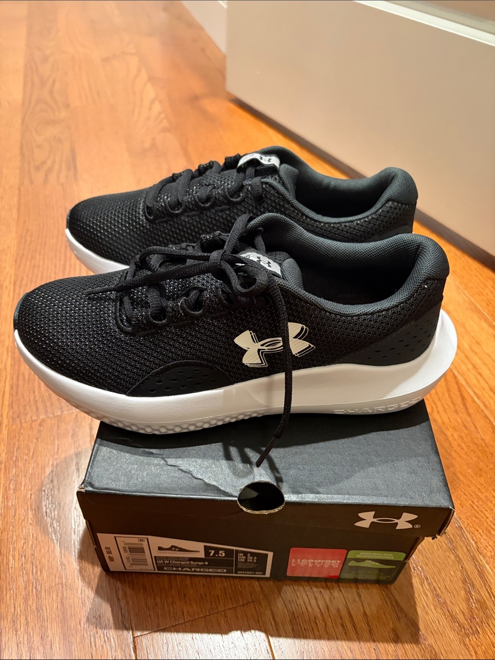 Under Armour W Charger Surge 4 Sneakers - Picture 3 of 6